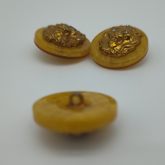 CHANEL Vintage Lion Head Button Set of 3 Amber Resin CC Rhinestone 90s - Picture 5 of 5